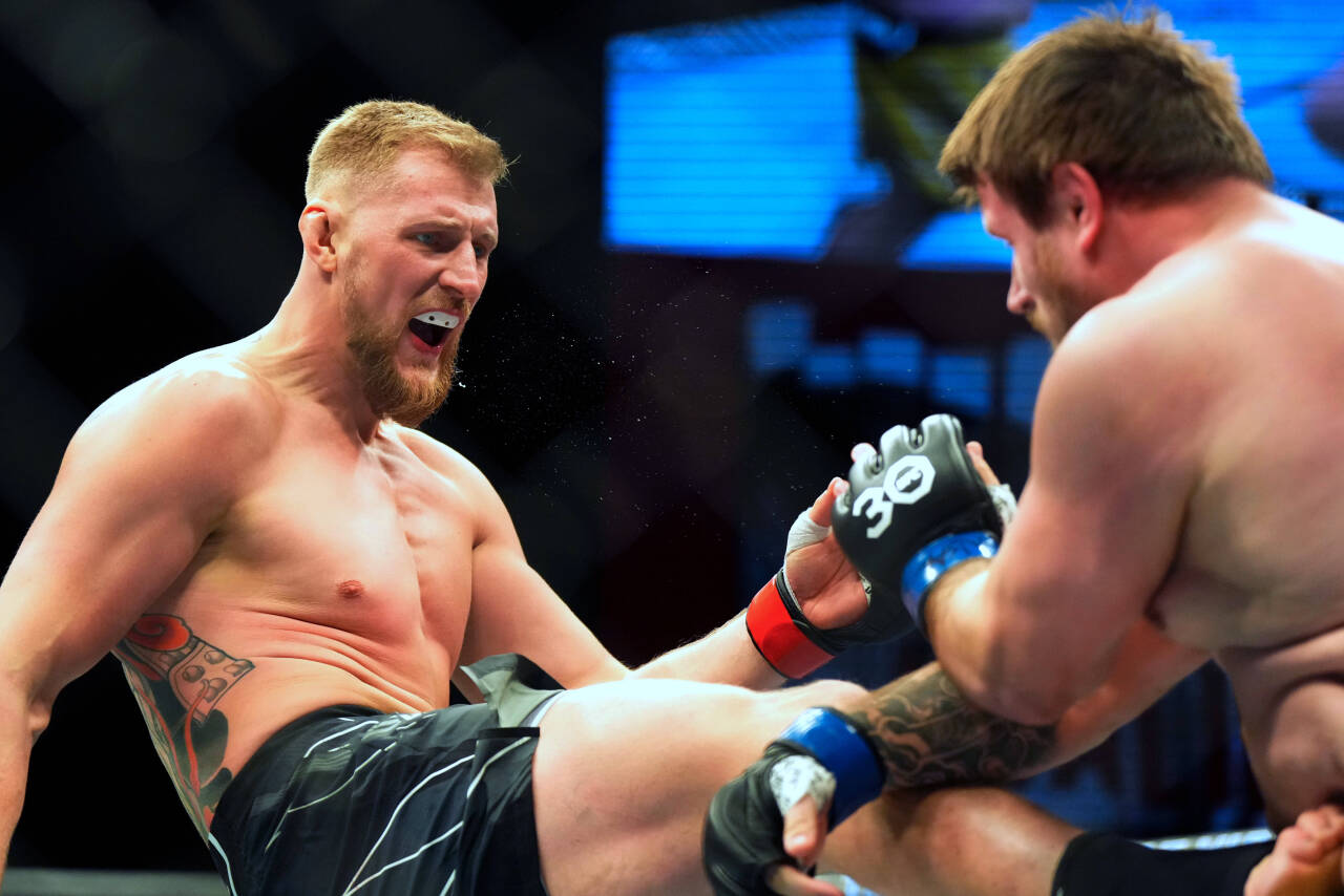 MMA: UFC Fight Night - Volkov vs Romanov Mar 11, 2023; Las Vegas, Nevada, USA; Alexander Volkov (red gloves) fights Alexander Romanov (blue gloves)...