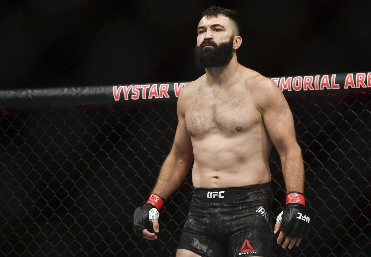 MMA: UFC Fight Night-Arlovski vs Lins, May 13, 2020; Jacksonville, Florida, USA; Andrei Arlovski (red gloves) prepares to fight Philipe Lins (blue ...