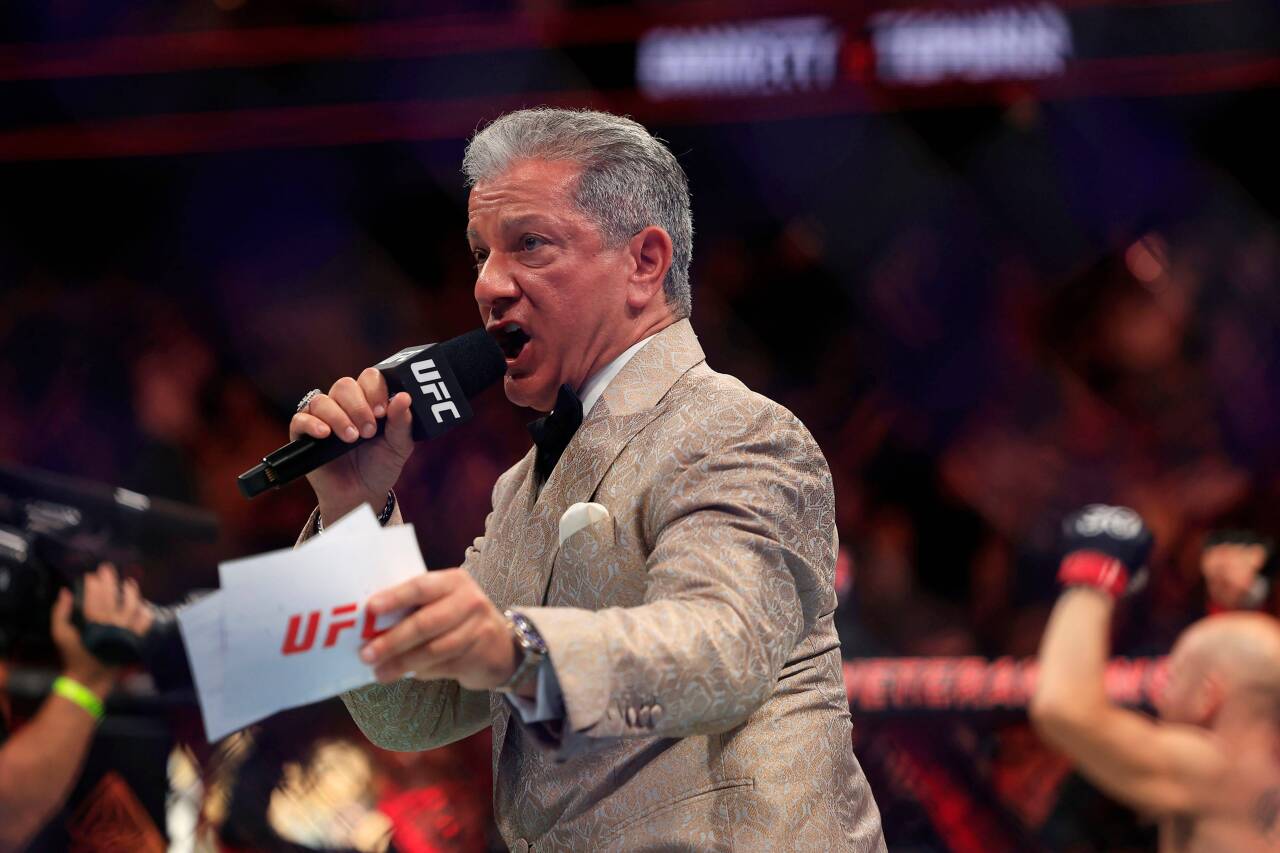 Syndication: Florida Times-Union Ring announcer Bruce Buffer introduces Josh Emmett in a featherweight bout during the UFC Fight Night event Saturd...