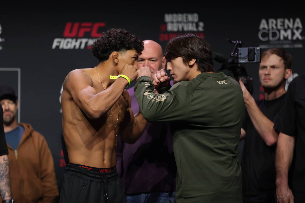 February 23, 2024, Mexico City, Ciudad de Mexico, Mexico: February 23, 2024, Mexico City, Mexico: (L-R) Raul Rosas Jr. and Ricky Turcios face off d...