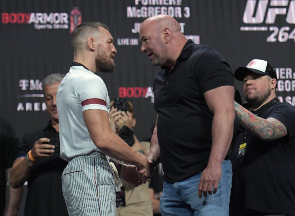 MMA: UFC 264-Weigh Ins, Jul 9, 2021; Las Vegas, Nevada, USA; Conor McGregor is greeted by UFC president Dana White during weigh ins for UFC 264 at T-Mobile Arena. Mandatory Credit: Gary A. Vasquez-USA TODAY Sports, 09.07.2021 16:52:20, 16389698, NPStrans, T-Mobile Arena, UFC, Dana White, MMA, Conor McGregor PUBLICATIONxINxGERxSUIxAUTxONLY 16389698
