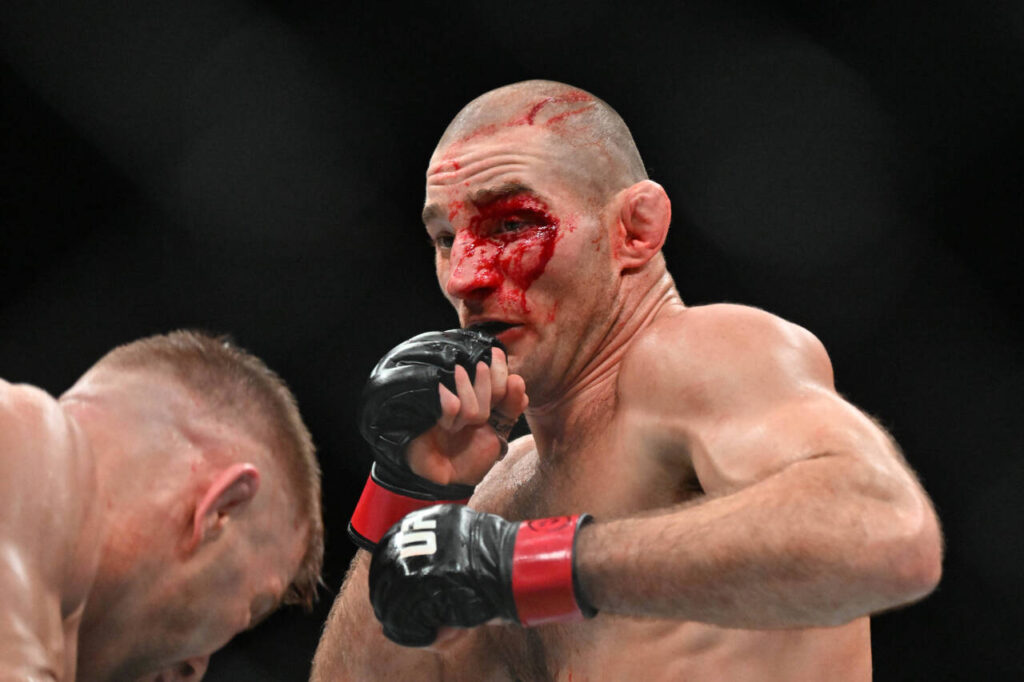 MMA: UFC 297 - Strickland vs Du Plessis Jan 20, 2024; Toronto, Canada, USA; Sean Strickland (red glove) fights Dricus Du Plessis (blue gloves) during UFC 297 at ScotiaBank Arena. Toronto ScotiaBank Arena Canada USA, EDITORIAL USE ONLY PUBLICATIONxINxGERxSUIxAUTxONLY 20240121_szo_bh7_0249