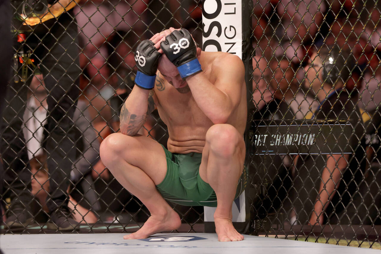 Alexander Volkanovski reacts to being knocked out by Islam Makhachev at UFC 284