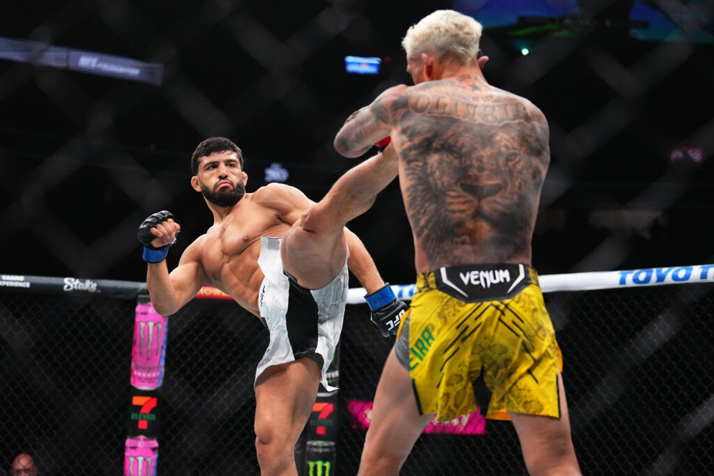 UFC 300: Oliveira v Tsarukyan