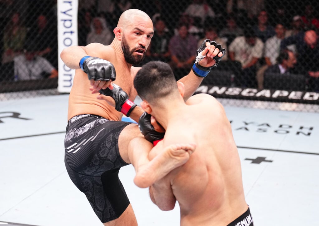 Jared Gordon kicks Nasrat Haqparast