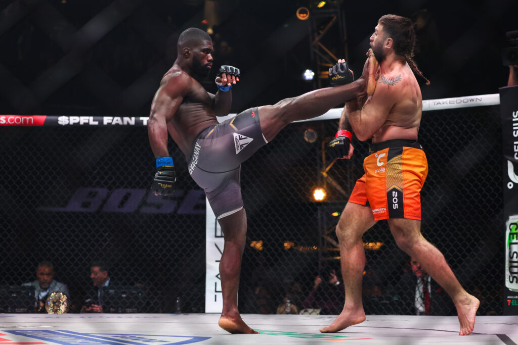 Impa Kasanganay landing a kick on Joshua Silveira