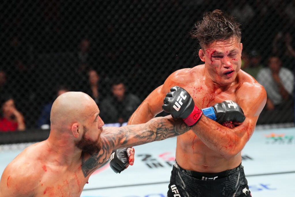 Jean Silva punches Drew Dober