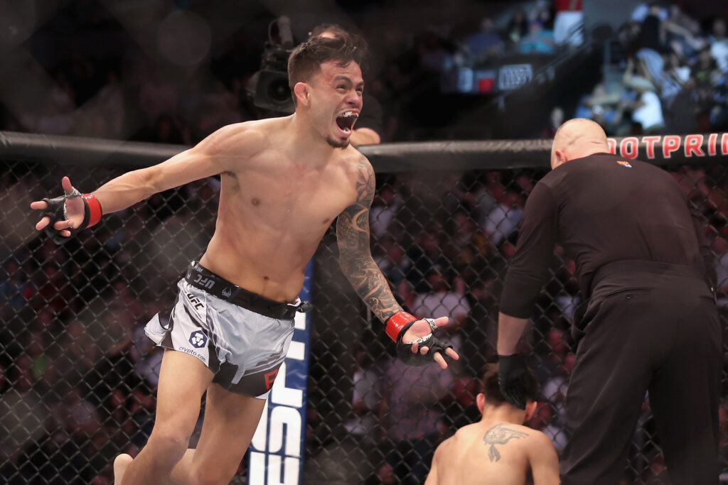 UFC 274: Oliveira v Gaethje