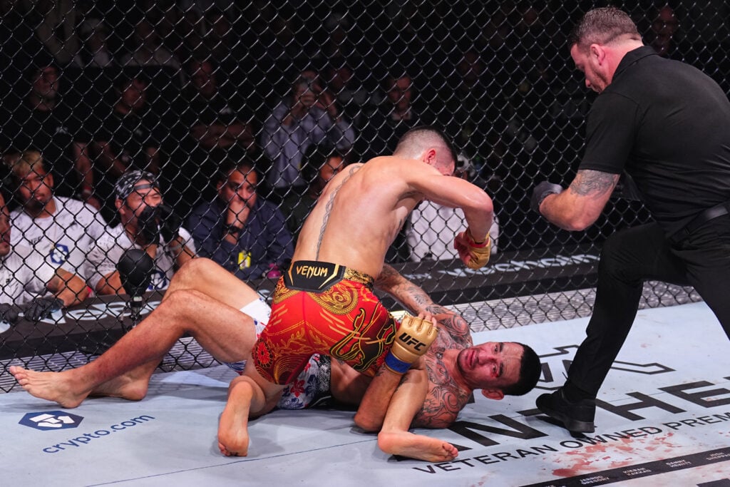 Ilia Topuria knocks out Max Holloway at UFC 308