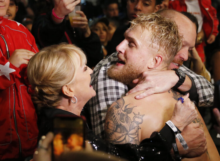 Photo by Michael Reaves/Getty Images