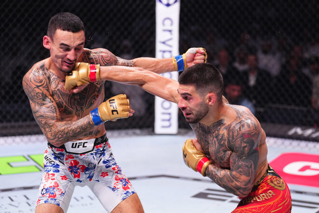 UFC 308: Topuria v Holloway
