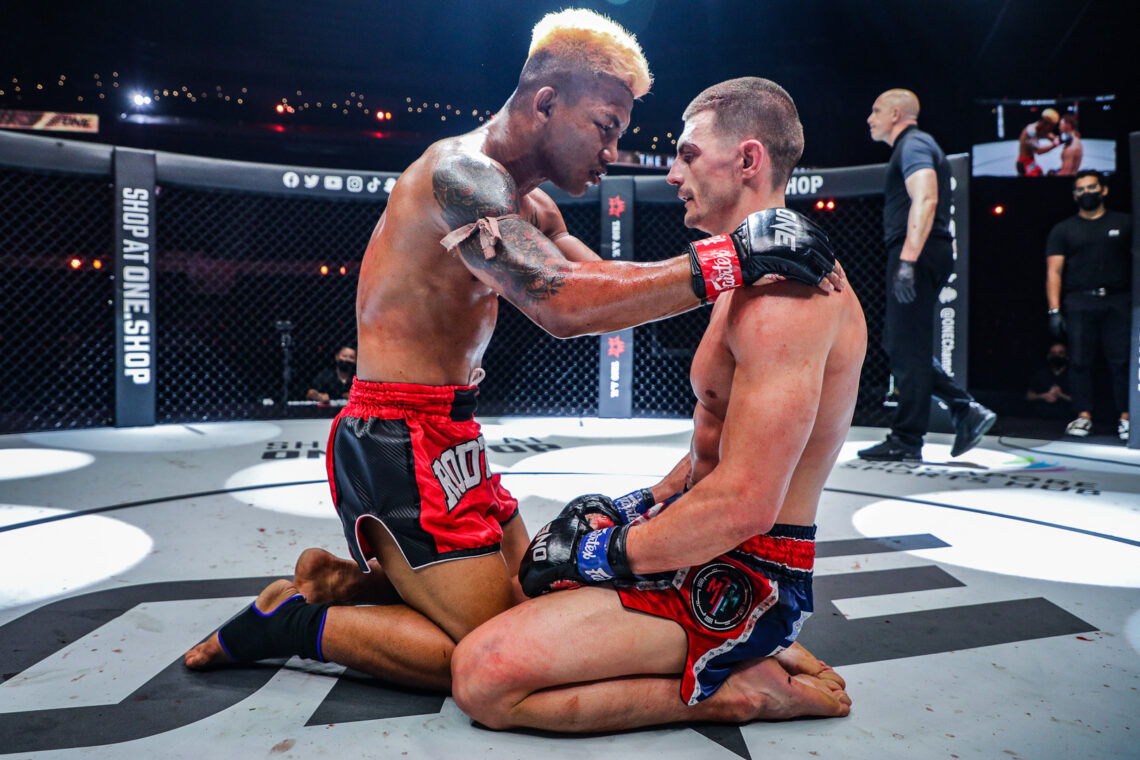 Rodtang (left) and Jacob Smith (right) following their first Muay Thai title fight