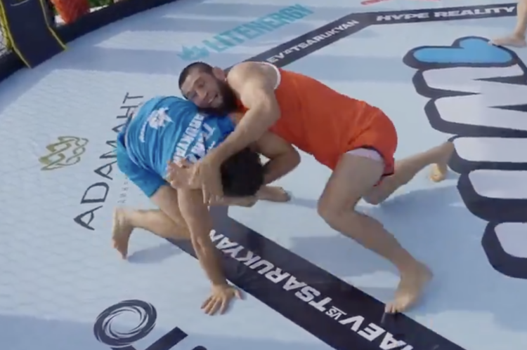 Khamzat Chimaev grapples Arman Tsarukyan