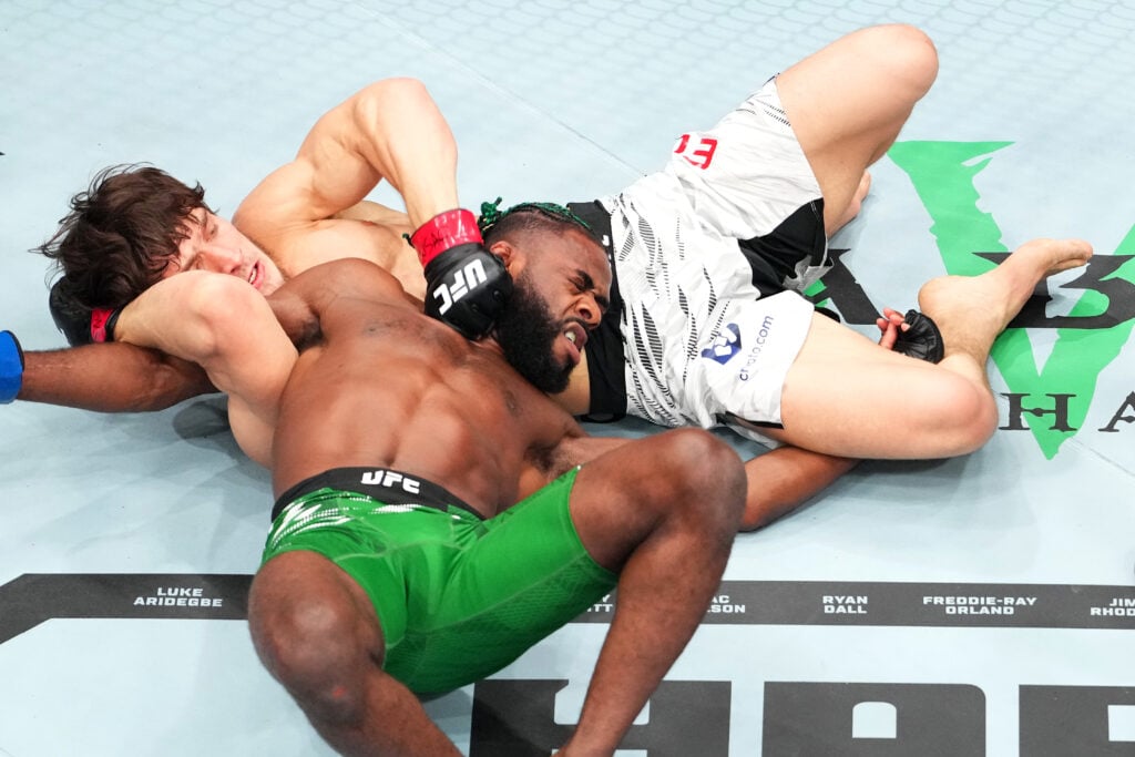 UFC 310: Evloev v Sterling