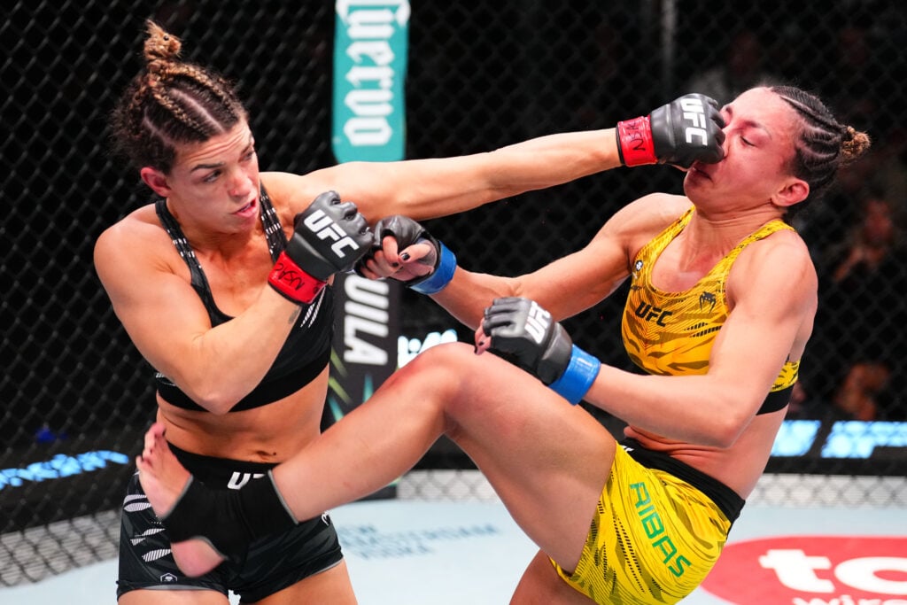 Mackenzie Dern punches Amanda Ribas