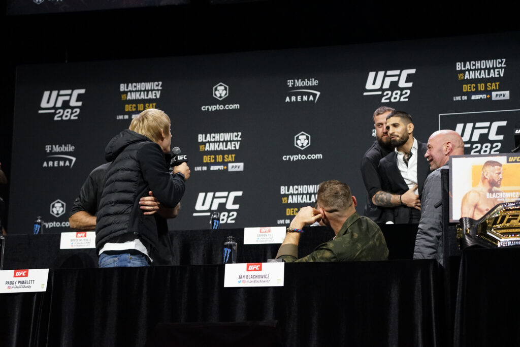 MMA: DEC 08 UFC 282