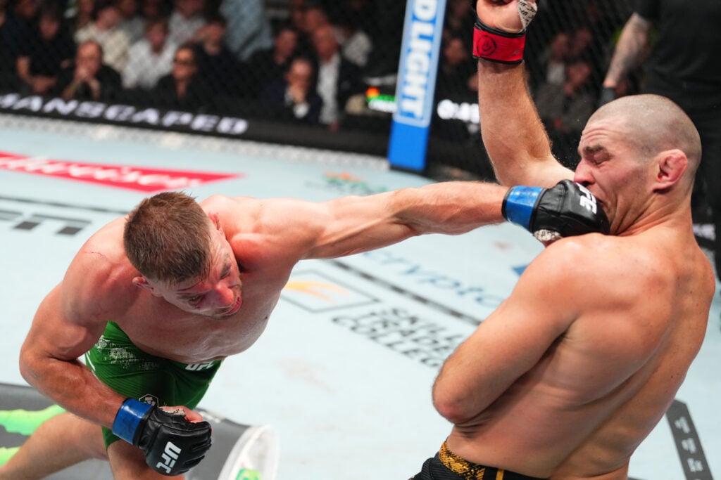 Dricus Du Plessis punches Sean Strickland