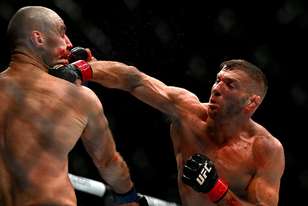 TOPSHOT-MMA-UFC-AUS-DU PLESSIS-STRICKLAND