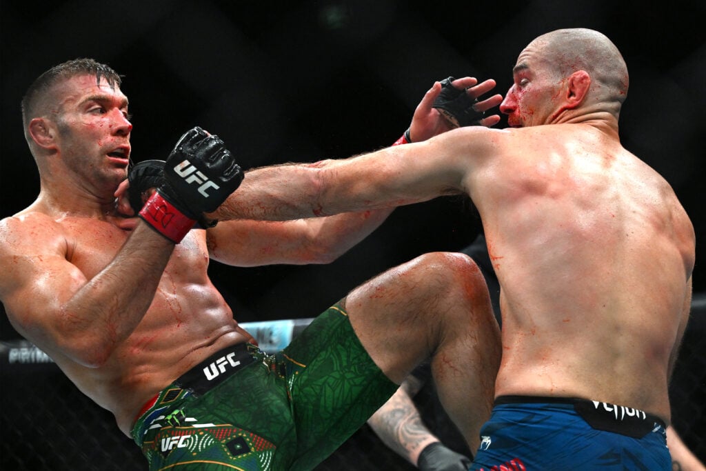 MMA-UFC-AUS-DU PLESSIS-STRICKLAND
