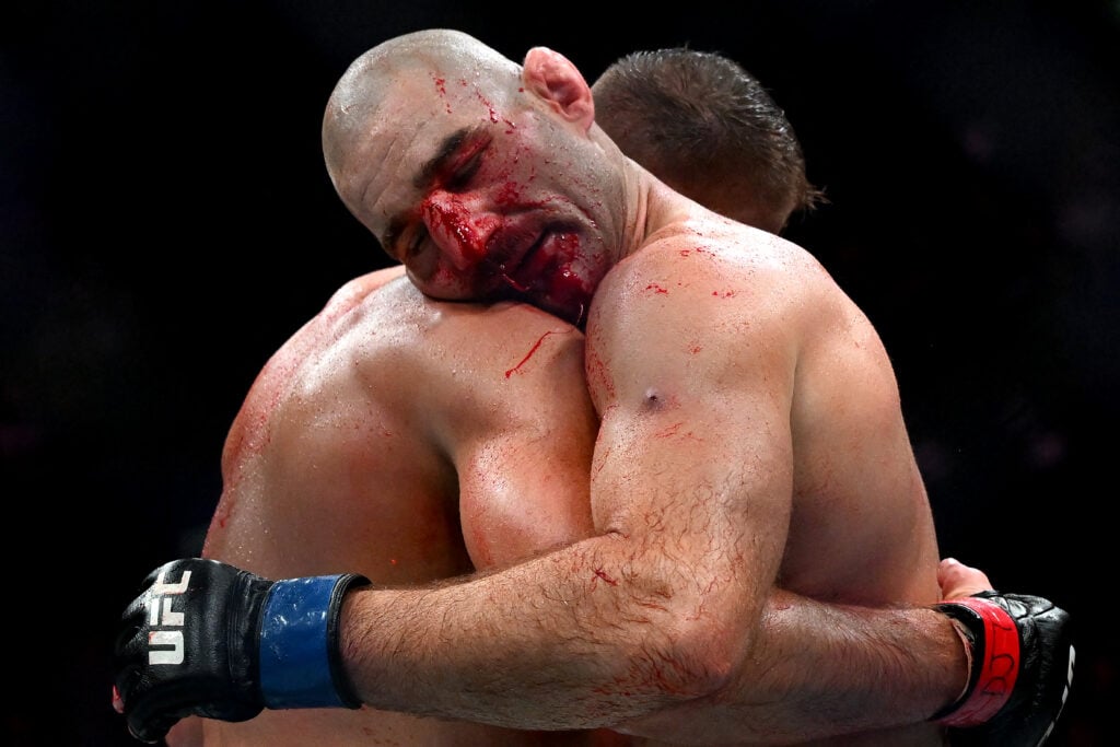 TOPSHOT-MMA-UFC-AUS-DU PLESSIS-STRICKLAND