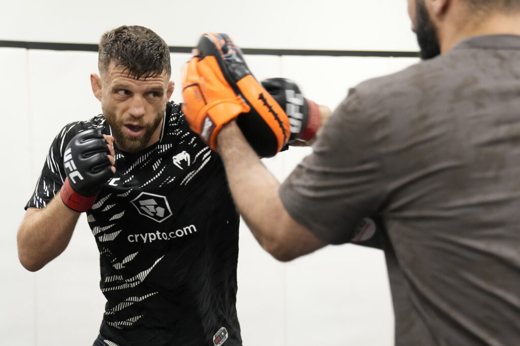 Image of Calvin Kattar hitting pads before UFC Vegas 102