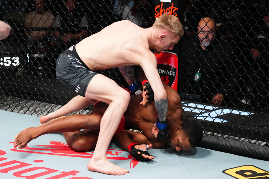 Sam Patterson knocks out Danny Barlow to kick off the UFC Vegas 103 main card.