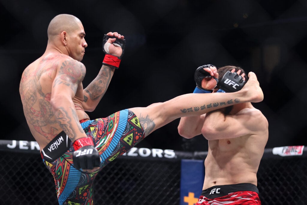Alex Pereira kicks Magomed Ankalaev at UFC 313