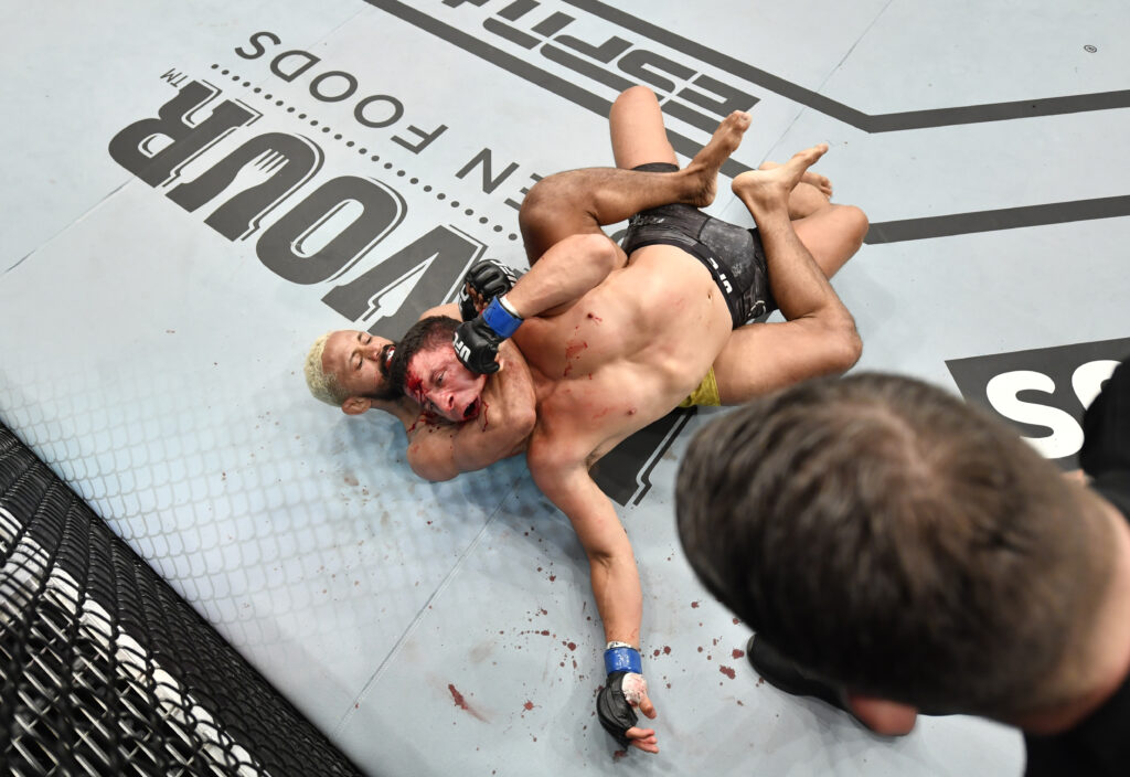 Deiveson Figueiredo chokes Joseph Benavidez to sleep to win the UFC flyweight title