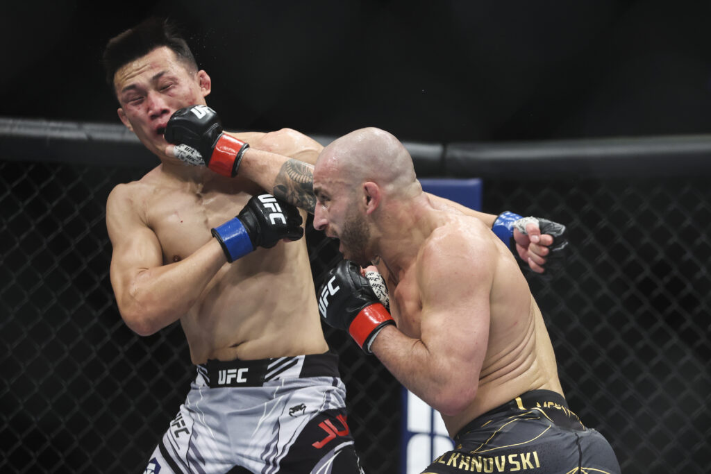 Alexander Volkanovski punches The Korean Zombie during their fight at UFC 273.