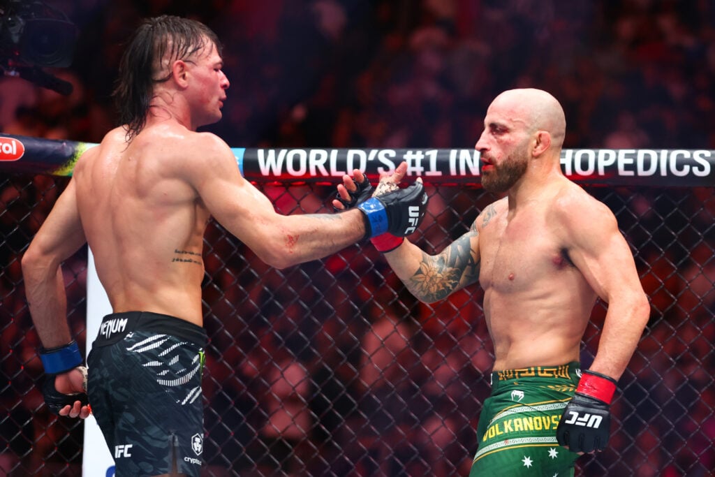 Image of Alexander Volkanovski and Diego Lopes