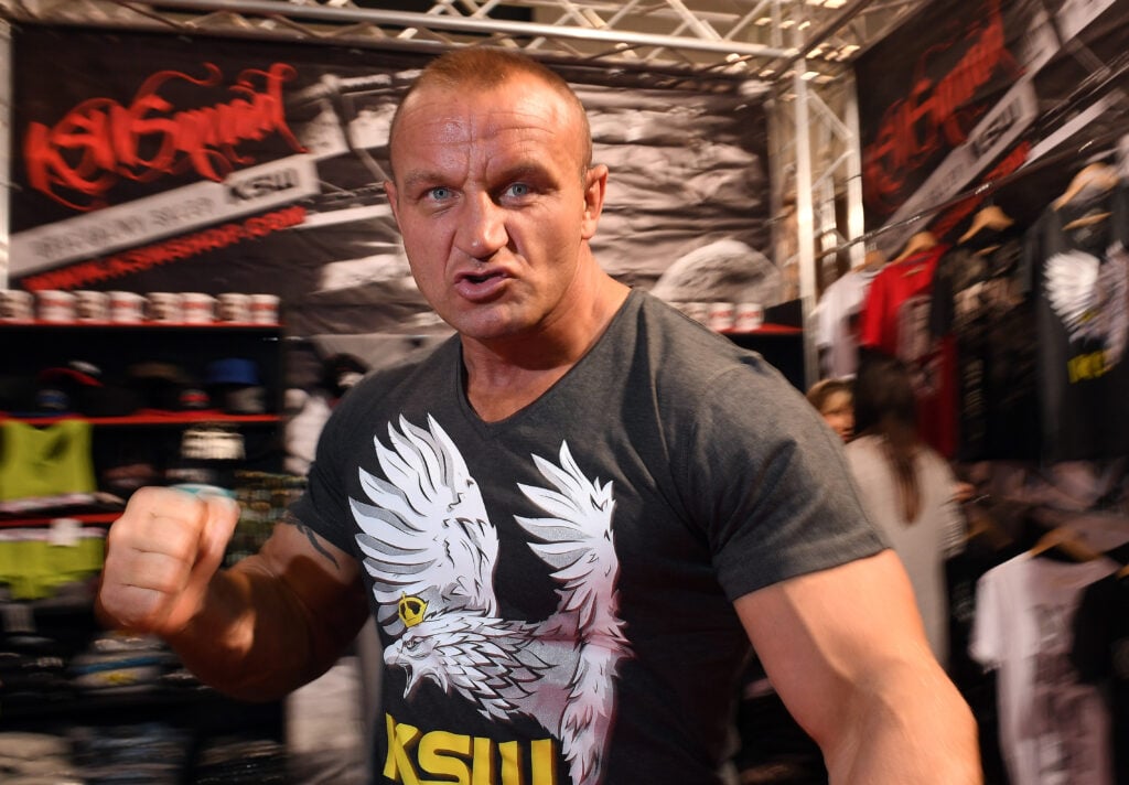 Mariusz Pudzianowski poses with his fist clenched at the International Fitness & Wellness Fair Warsaw in October 2016