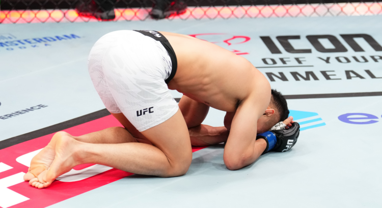 Quang Le reacts after defeating Gaston Bolanos by submission at UFC Des Moines