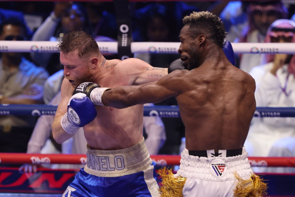 Canelo Alvarez and William Scull trade punches in their boxing fight