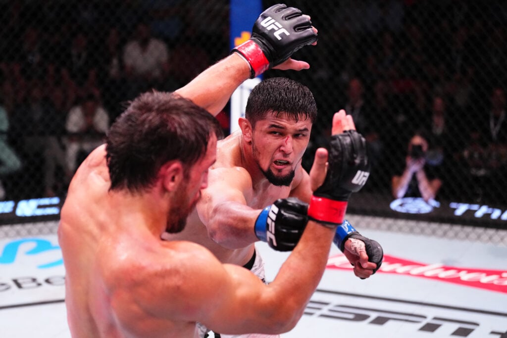 Nursulton Ruziboev punches Dustin Stoltzfus at UFC Vegas 106