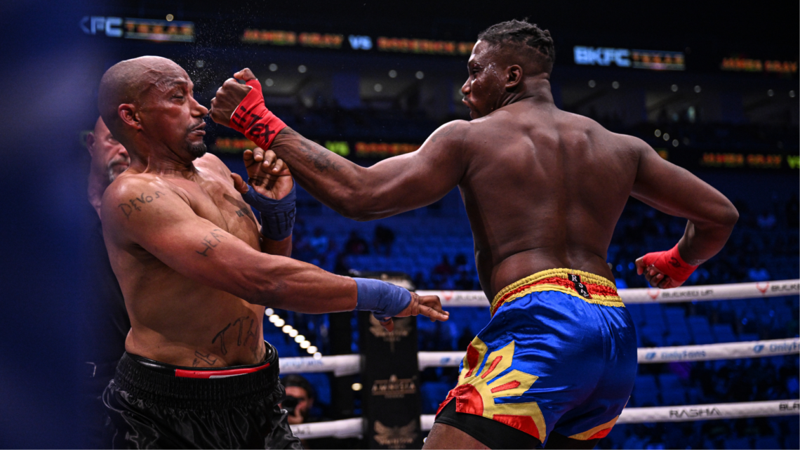 Image of Roderick Stewart punching James Gray at BKFC Texas