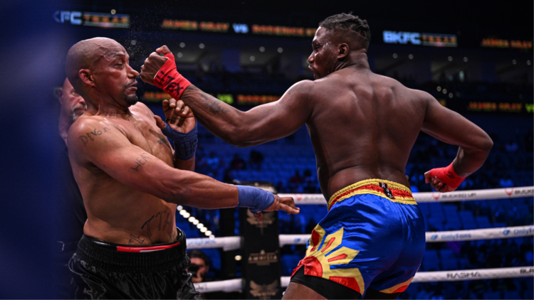 Image of Roderick Stewart punching James Gray at BKFC Texas