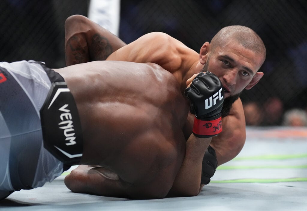 Khamzat Chimaev submits Kevin Holland during UFC 279 fight