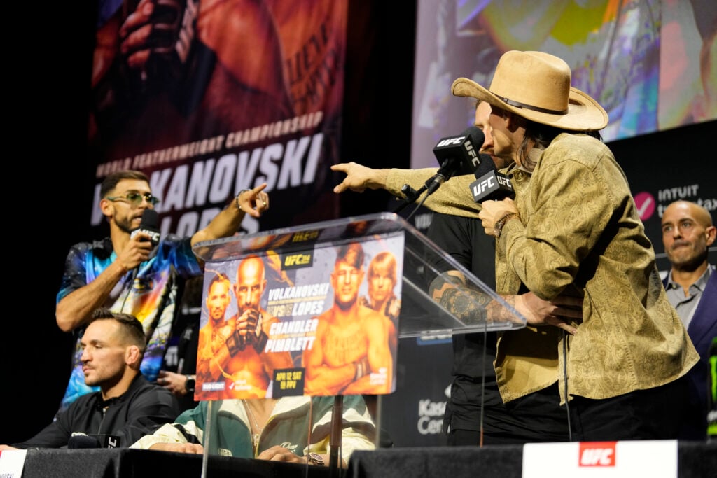 Image of Diego Lopes arguing with Yair Rodriguez at UFC 314 press conference