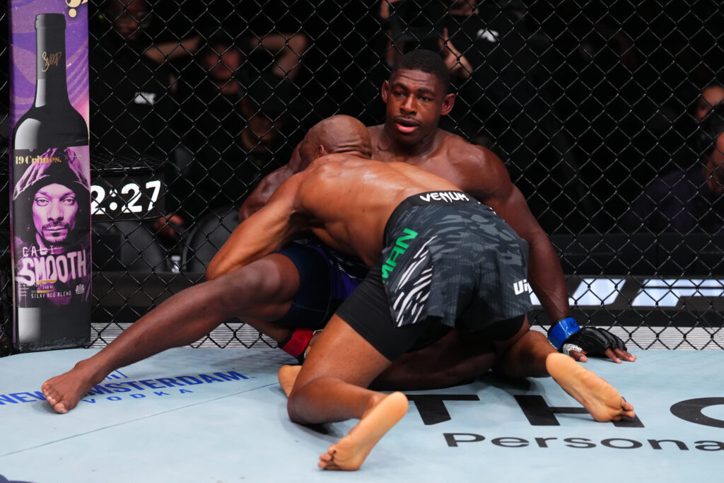 Kamaru Usman takes down Joaquin Buckley at UFC Atlanta