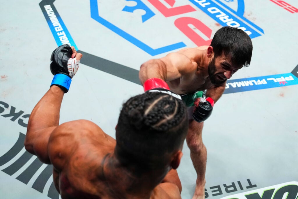 Gadzhi Rabadanov punches Kevin Lee at the PFL 2025 World Tournament semifinals