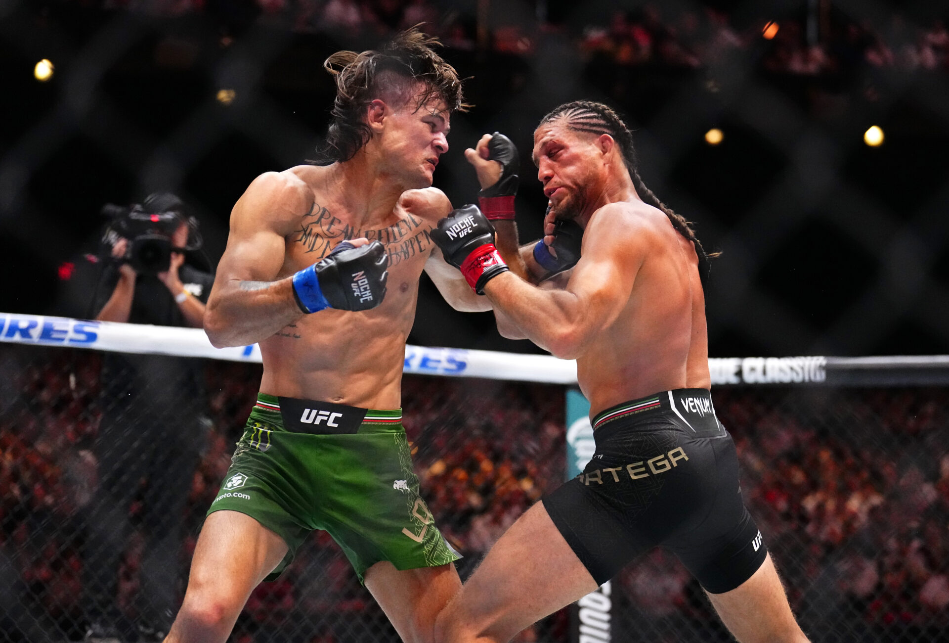 Diego Lopes punching Brian Ortega at Noche UFC