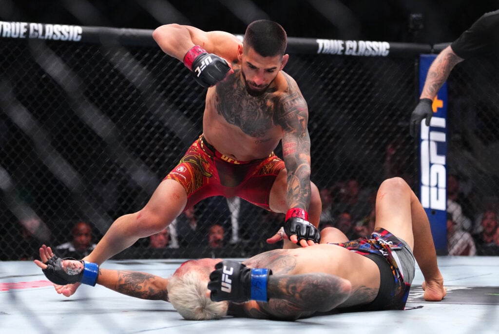 Ilia Topuria stands over Charles Oliveira and lands KO punch at UFC 317