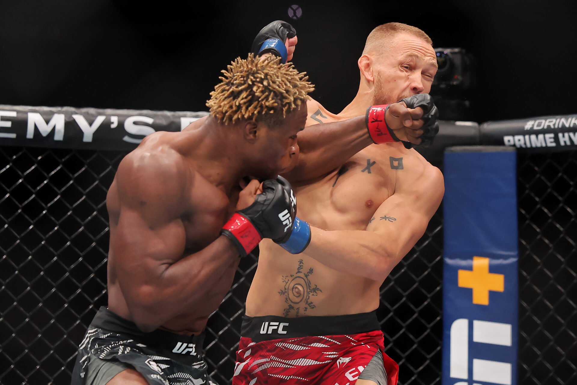 Ateba Gautier punches Robert Valentin with a left hook during their fight at UFC 318