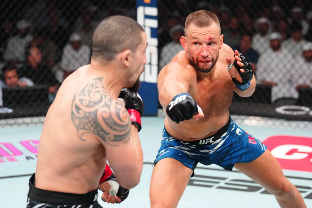 Reinier De Ridder punches Robert Whittaker at UFC Abu Dhabi