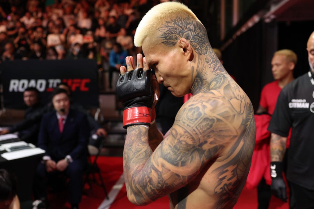 Li Kaiwen prepares to face Lu Kai at Road to UFC in Shanghai, China