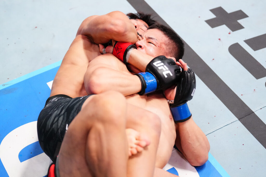 Tatsuro Taira submits Hyun Sung Park via face-crank at UFC Vegas 108