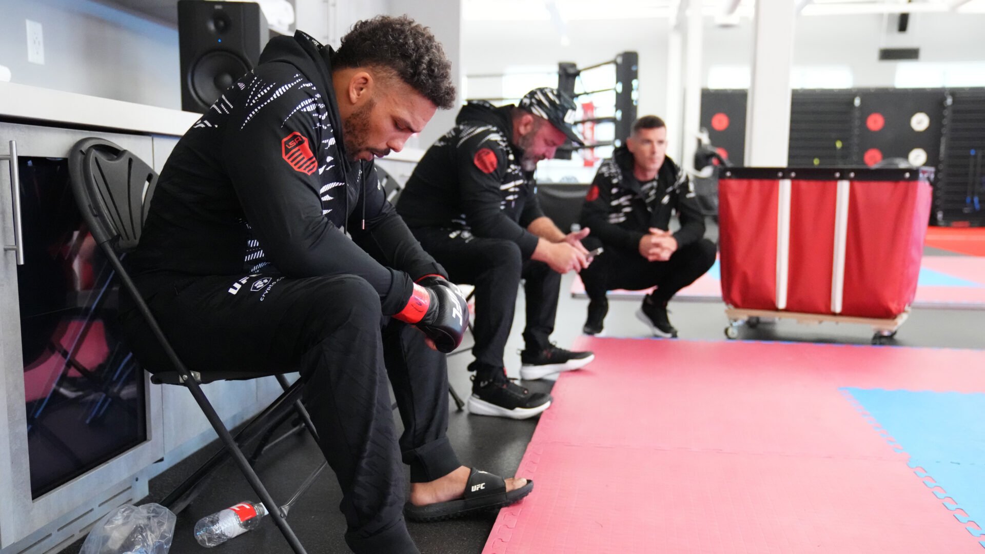 Eryk Anders waiting at the UFC Apex for UFC Vegas 109 fight