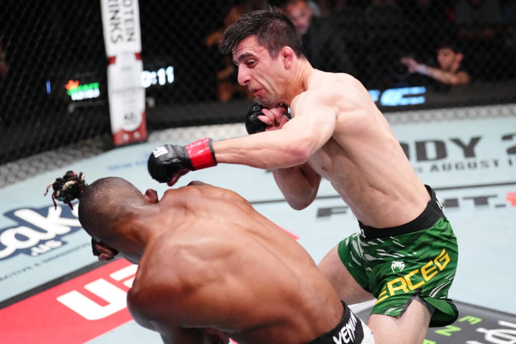 Steve Erceg punches Ode Osbourne during their UFC Vegas 109 fight