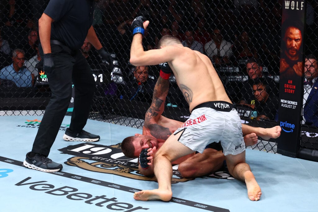 Michal Oleksiejczuk knocking out Gerald Meerschaert at UFC 319