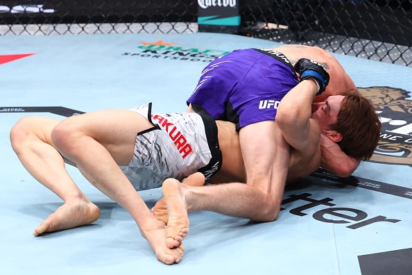 Tim Elliott tries to submit Asakura